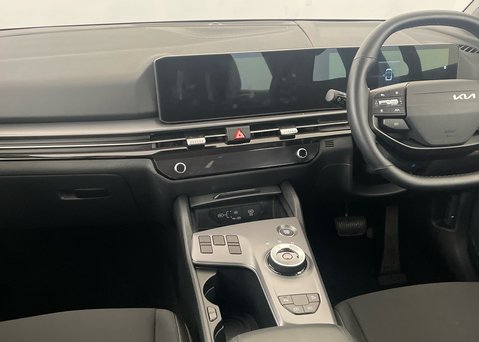 Kia Sportage 1.6 T-GDi HEV PURE 9