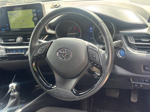 Toyota C-HR 1.8 VVT-h Dynamic SUV 5dr Petrol Hybrid CVT Euro 6 (s/s) (122 ps) 11
