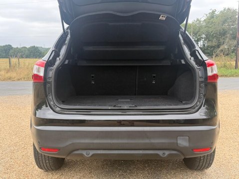 Nissan Qashqai 1.2 DIG-T N-Connecta SUV 5dr Petrol XTRON Euro 6 (s/s) (115 ps) FSH & 2X OR 8