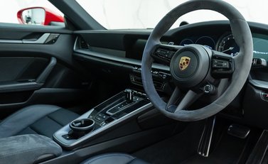 Porsche 911 Carrera 4 (992) 10