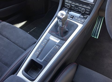 Porsche Cayman GT4 6