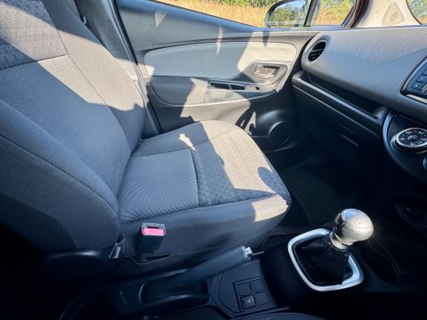 Toyota Yaris VVT-I ICON 34