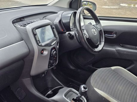 Toyota Aygo 1.0 VVT-i x-play Hatchback 5dr Petrol x-shift Euro 6 (71 ps) 33