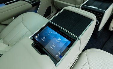 Land Rover Range Rover P460e Autobiography LWB 18