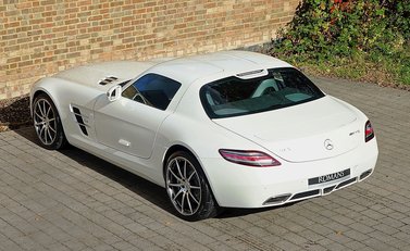 Mercedes-Benz SLS AMG 22
