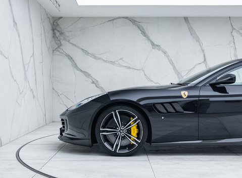 Ferrari GTC4 Lusso V12 35