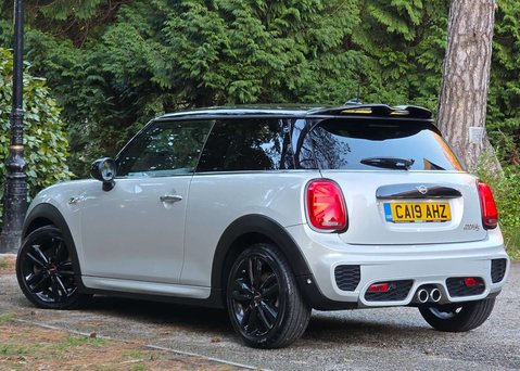Mini Hatch 2.0 Cooper S Sport Auto 3dr 33