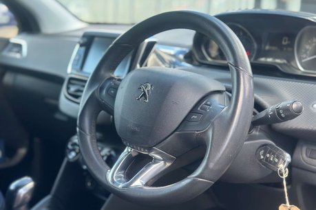 Peugeot 208 1.2 PureTech Signature Hatchback 5dr Petrol Manual Euro 6 (s/s) (82 ps) 12