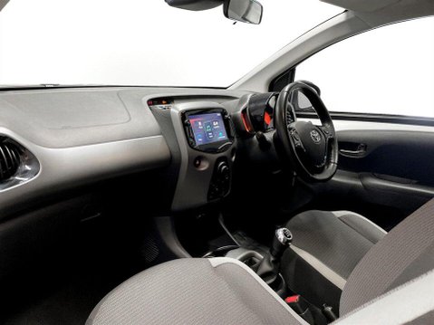 Toyota Aygo 1.0 VVT-i x-play Hatchback 5dr Petrol Manual Euro 6 (s/s) (71 ps) Bluetooth 15