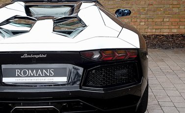 Lamborghini Aventador LP 700-4 Roadster 19