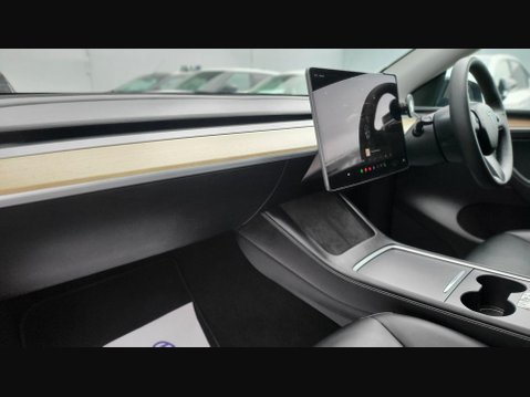 Tesla Model Y LONG RANGE AWD 10
