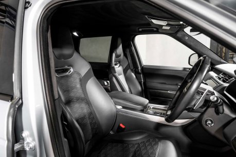 Land Rover Range Rover Sport SVR CARBON EDITION. DEPLOYABLE SIDE STEPS. MATRIX LEDs. CARBON FIBRE ENGINE BAY 19