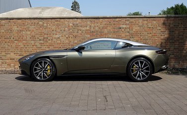 Aston Martin DB11 2