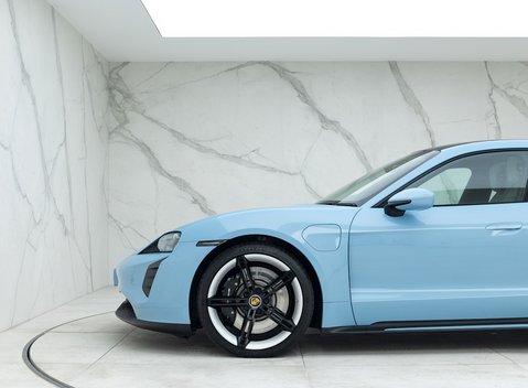 Porsche Taycan 4S 28