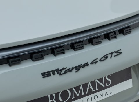 Porsche 911 Targa 4 GTS (992) 39