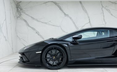 Lamborghini Aventador S LP 740-4 45