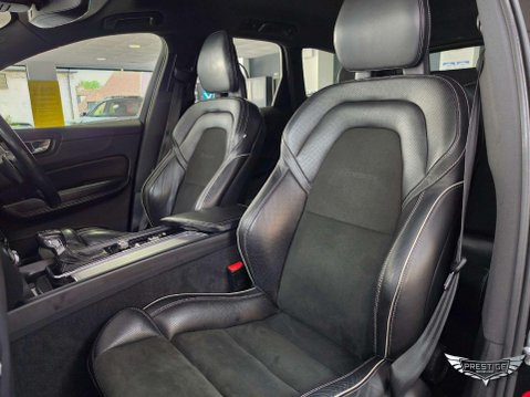 Volvo XC60 2.0 D5 PowerPulse R-Design Auto AWD Euro 6 (s/s) 5dr 30