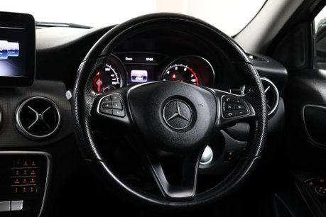 Mercedes-Benz GLA GLA 180 URBAN EDITION 43