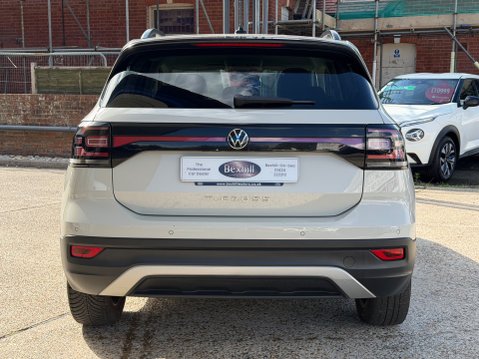 Volkswagen T-Cross BLACK EDITION TSI 5