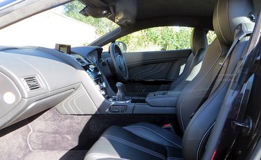 Aston Martin V8 Vantage S 4