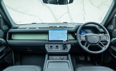 Land Rover Defender 110 D300 75TH LIMITED EDITION 17