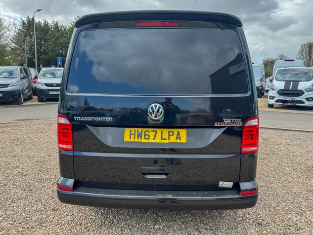 Volkswagen Transporter AUTO SWB [SOLD KH] L1H1 SPORTlINE T32 Air Con Nav Sensors EURO 6 NO VAT DSG 7