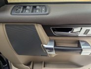 Land Rover Discovery 3.0 Discovery SE Tech SDV6 Auto 4WD 5dr 35