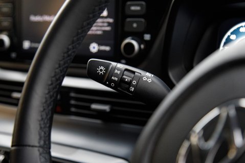 Hyundai BAYON T-GDI SE CONNECT DCT MHEV 16