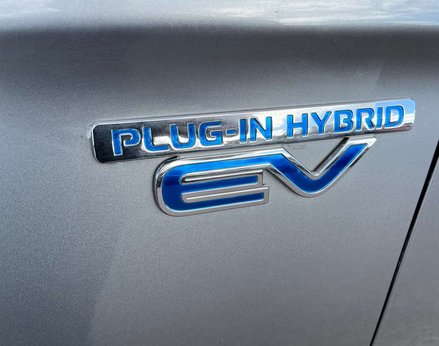 Mitsubishi Outlander 2.4 Outlander Design PHEV CVT 4WD 5dr 82