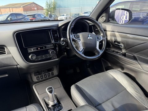 Mitsubishi Outlander 2.4h TwinMotor 13.8kWh 4h SUV 5dr Petrol Plug-in Hybrid CVT 4WD Euro 6 (s/s 28