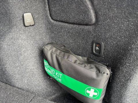 Volvo XC40 B4 PLUS 32