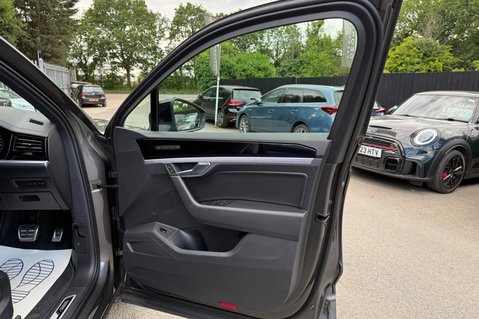 Volkswagen Touareg V6 BLACK EDITION TSI - DEMO +1 OWNER - FULL VW SERVICE HISTORY 21