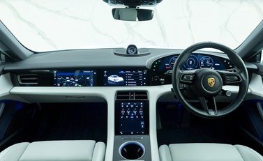 Porsche Taycan 4S 16