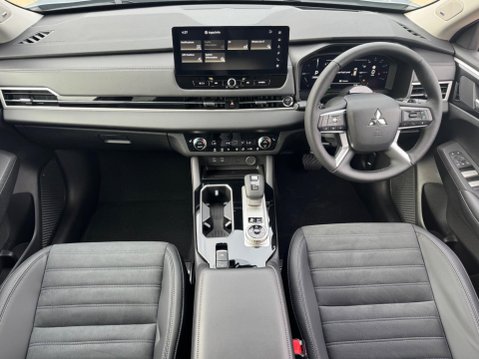 Mitsubishi Outlander 2.4 22.7kWh Nativa CVT 4WD Euro 6 (s/s) 5dr 12