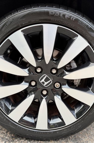 Honda Civic I-VTEC SE PLUS NAVI AUTOMATIC - ONE LADY OWNER - REVERSE CAMERA 