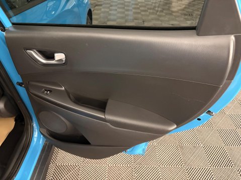 Hyundai KONA 39kWh Premium Auto 5dr (10.5kW Charger) 33
