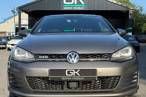 Volkswagen Golf GTD - PANORAMIC ROOF - ACC - SPORT AND SOUND PACK - CARPLAY 12