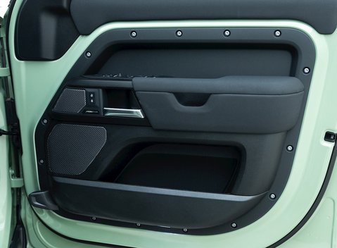 Land Rover Defender 110 75th Anniversary P400e 21