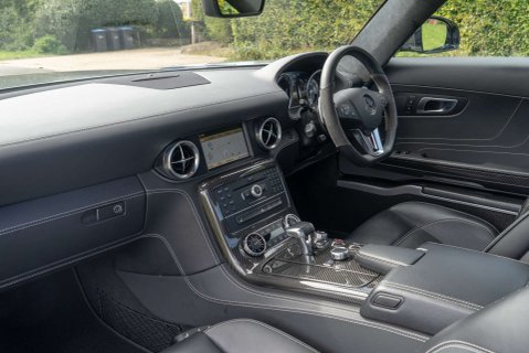 Mercedes-Benz SLS AMG 8