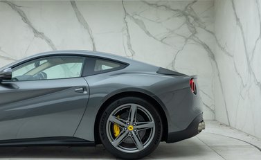 Ferrari F12 Berlinetta 34