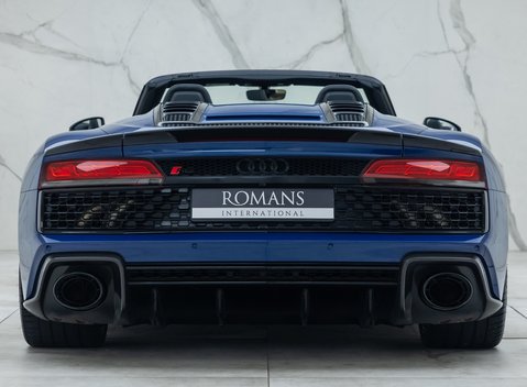 Audi R8 V10 PERFORMANCE CARBON BLACK SPYDER 12