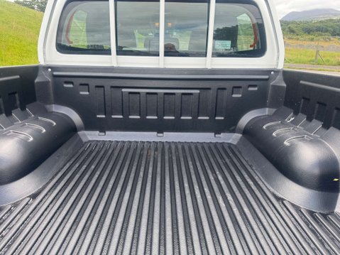 Toyota Hilux 2.4 HI-Luxury Active D-4D 4WD Double Cab 4WD 5dr 10