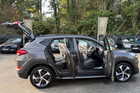 Hyundai TUCSON CRDI PREMIUM SE - 2 OWNERS - 10 HYUNDAI SERVICES  18