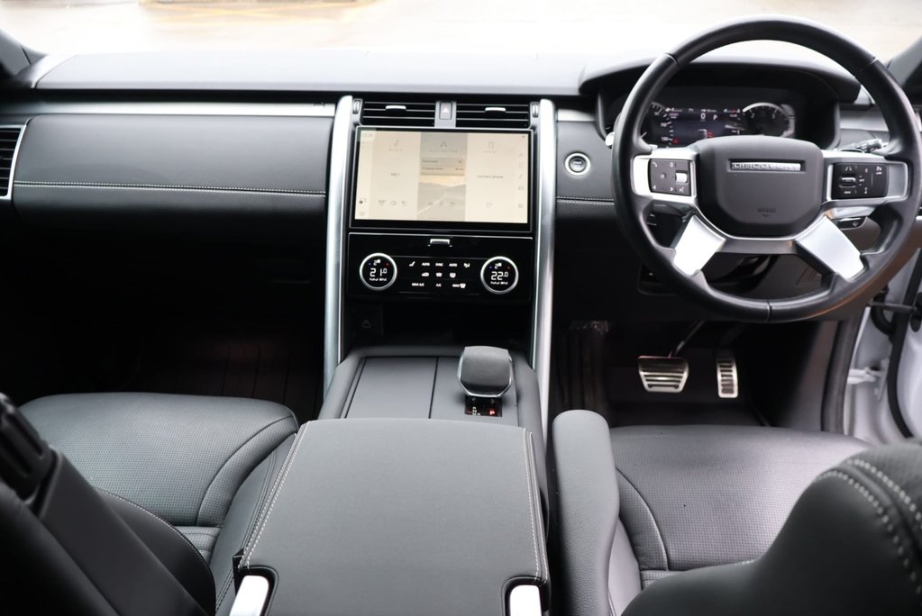 Land Rover Discovery R-DYNAMIC SE MHEV In RARE PEARL WHITE BLACK ROOF AND REAR SEATS  LOW MILES  17