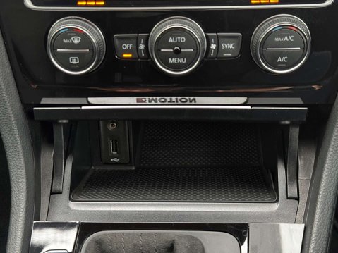 Volkswagen Golf 2.0 Golf R TSi Semi-Auto 4WD 3dr 31
