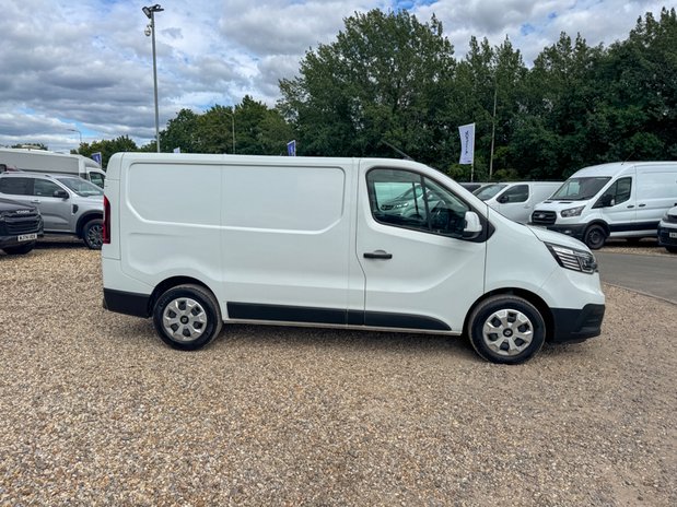 Renault Trafic SWB L1H1 [SOLD MM] Low Roof Advance LL31 Air Con Sensors EURO 6 4