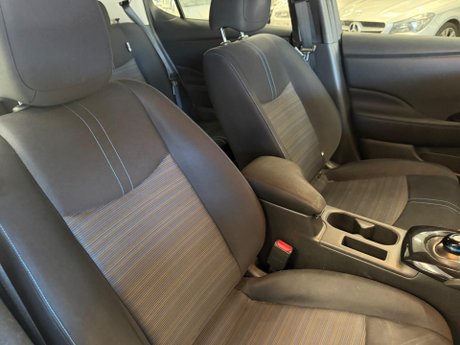 Nissan LEAF 40kWh Acenta Auto 5dr 11
