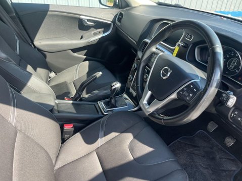 Volvo V40 2.0 T2 GPF Momentum Nav Plus Euro 6 (s/s) 5dr 33