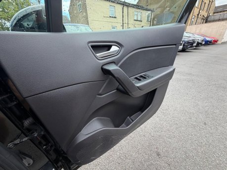 Renault Captur ICONIC TCE 16