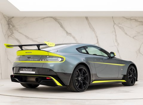 Aston Martin Vantage GT8 5